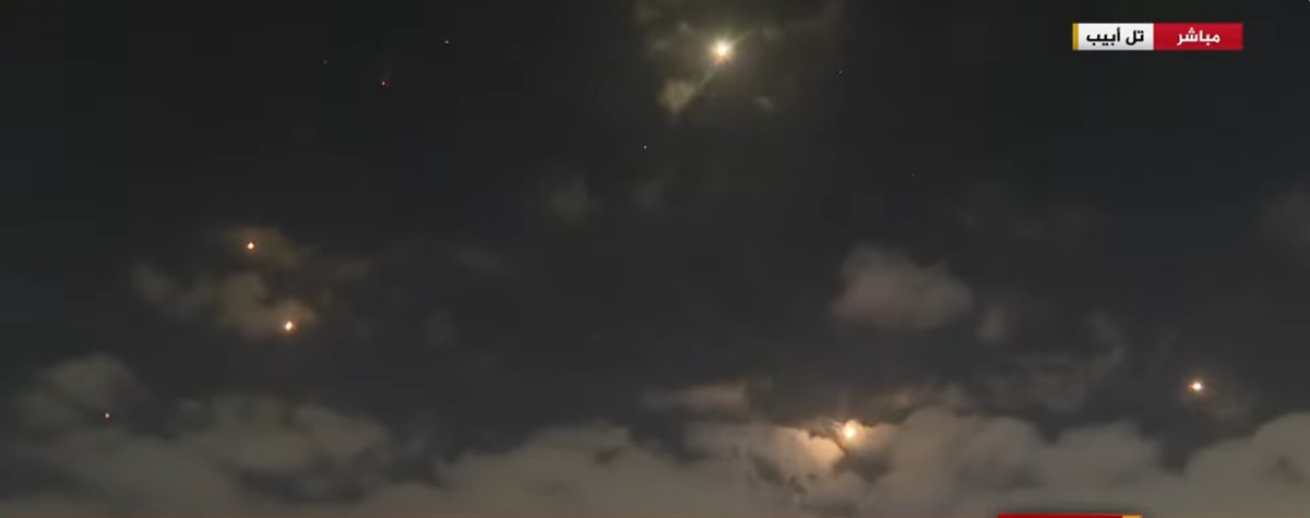 الإسرائيليون يهربون إلى الملاجئ.. إيران تشنّ هجومًا صاروخيًا كبيرًا على تل أبيب ومدن إسرائيلية