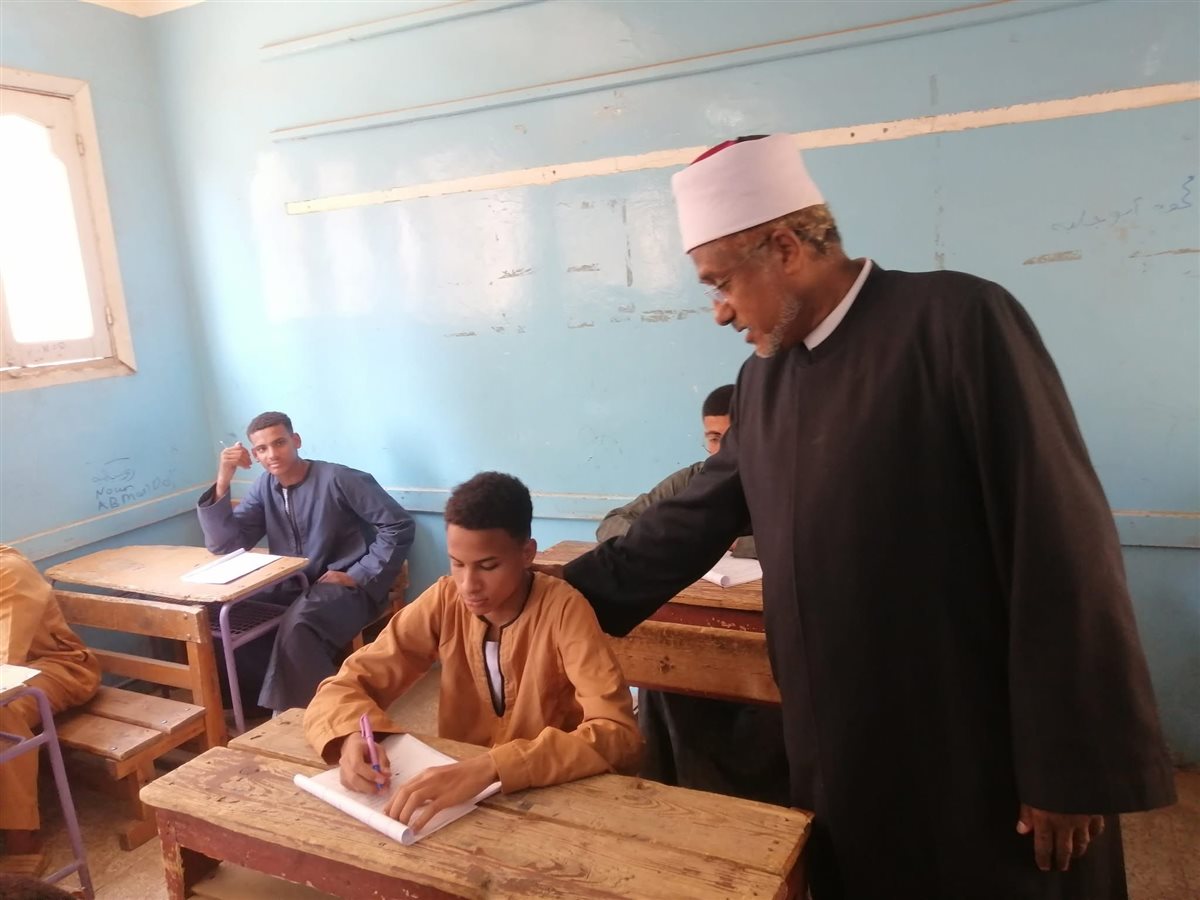 رئيس منطقة الاقصر الأزهرية يتفقد لجان الامتحانات