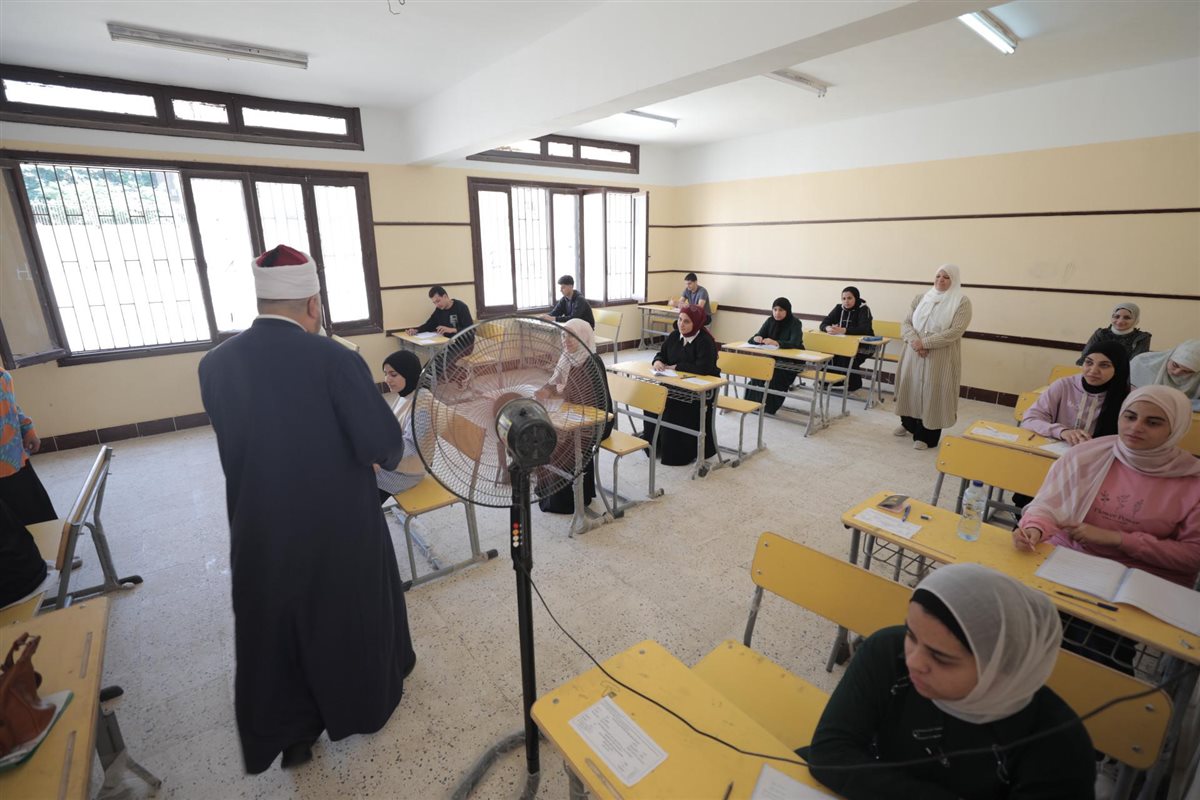 ‏رئيس المعاهد الأزهرية يتفقّد لجنة امتحانات طلاب فلسطين