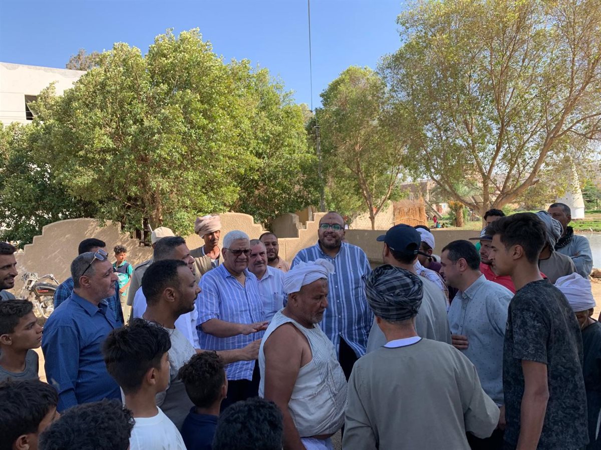 مياه سوهاج: الدفع بـ 20 معدة للسيطرة على غرق 9 منازل و12 قيراطًا بنجع الدير