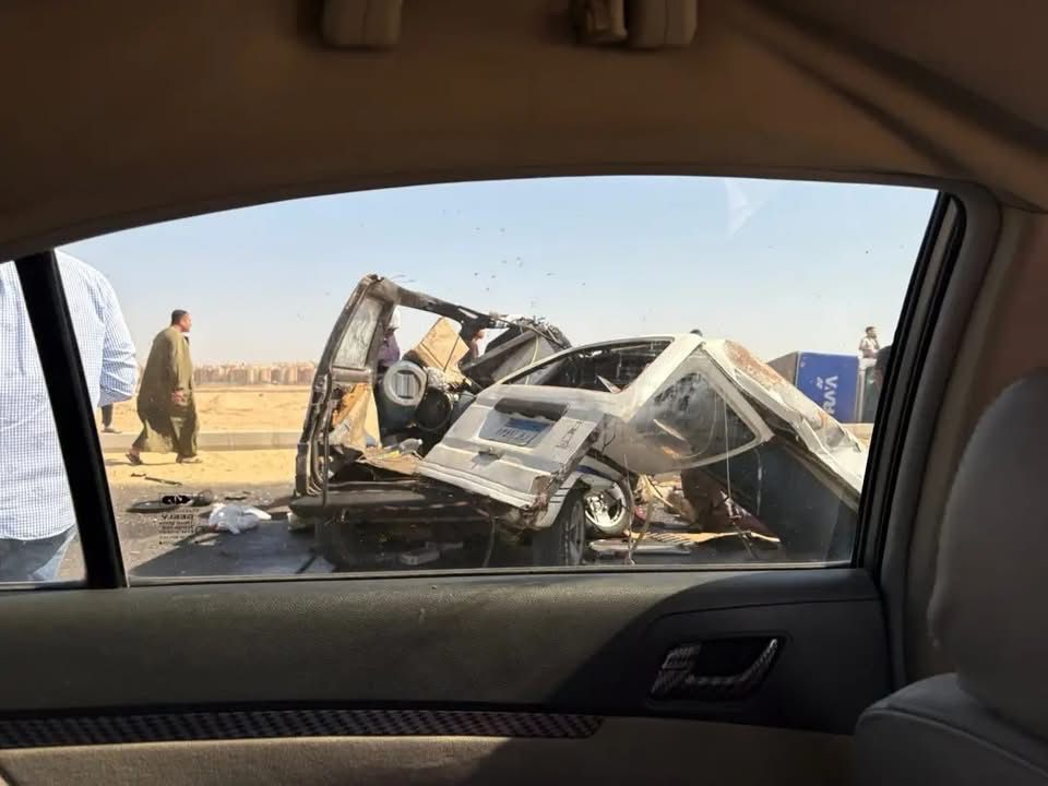 تصادم سيارة شركة خاصة وميكروباص على طريق الواحات بأكتوبر