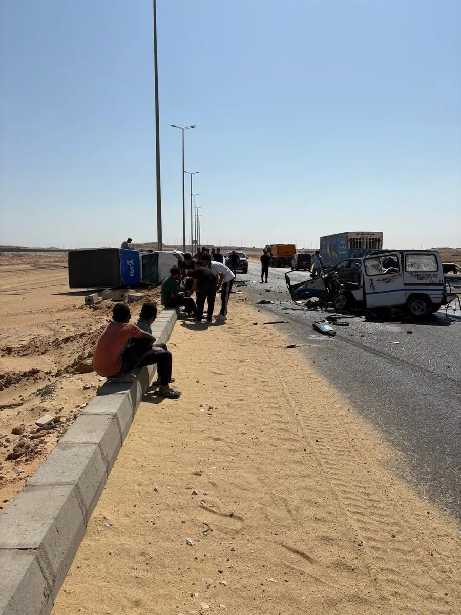 تصادم سيارة شركة خاصة وميكروباص على طريق الواحات بأكتوبر