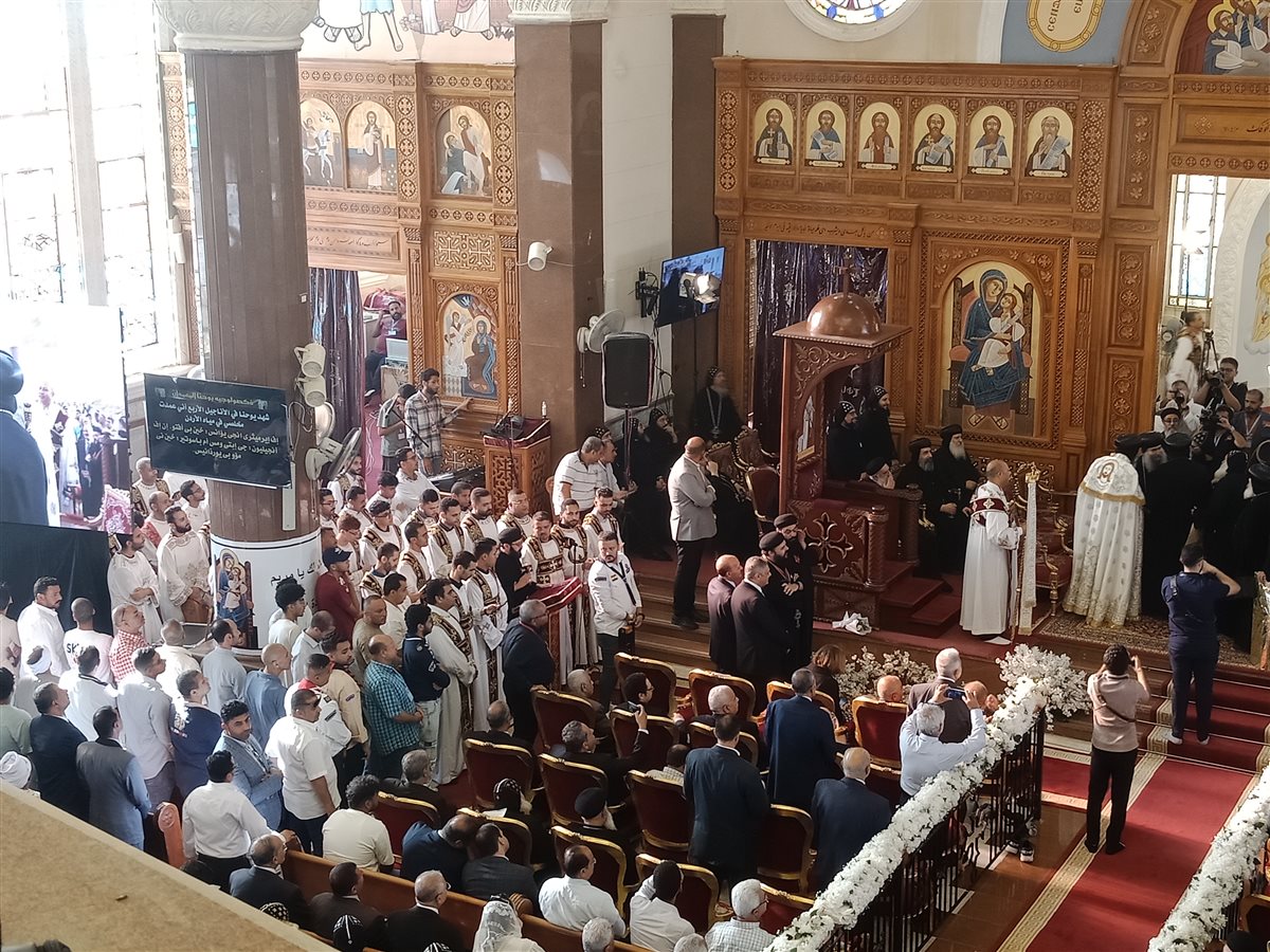 الاحتفال بالانبا مينا أثناء تجليسه علي ايبارشية برج العرب الجديدة 