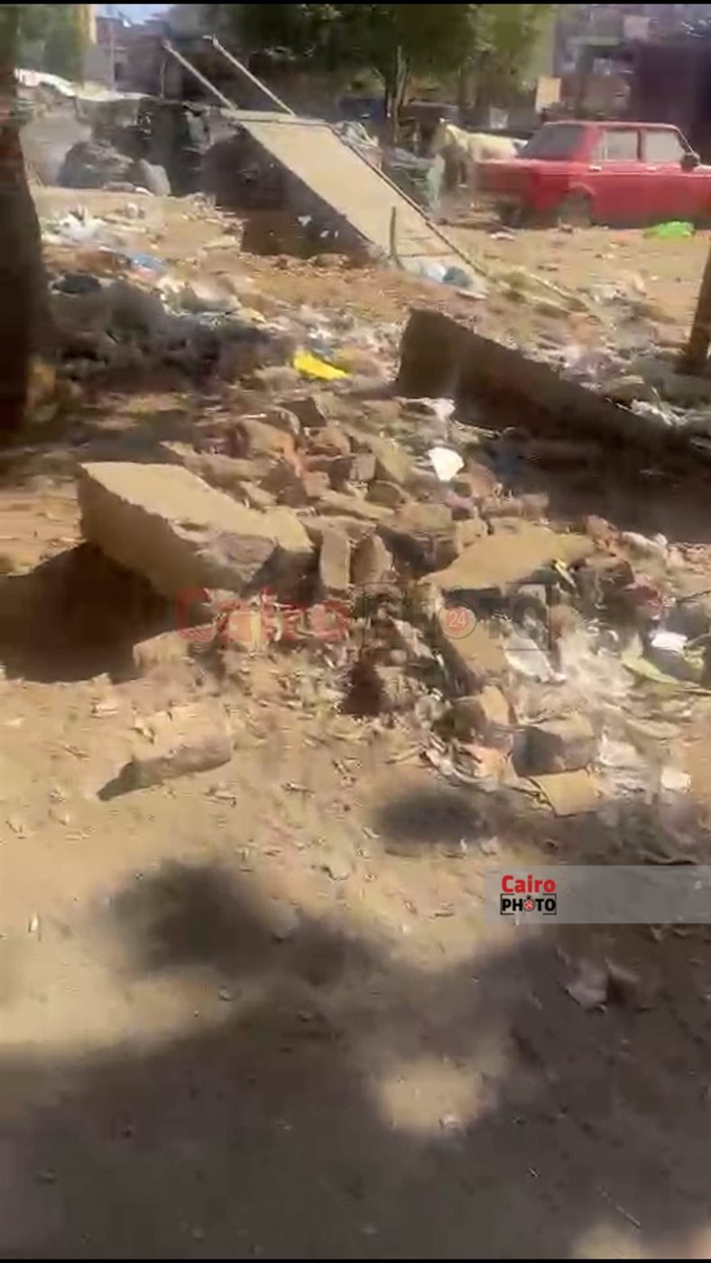 انتشار أكوام القمامة والمخلفات على امتداد 2 كم بشارع السماد بأسوان