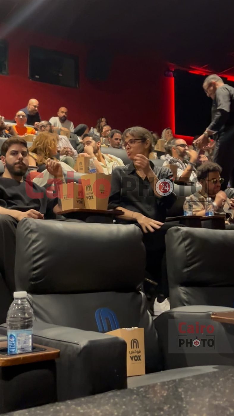  نور عمرو دياب تدعم والدتها شيرين رضا وتظهر مع حبيبها في العرض الخاص لـ في عز الظهر