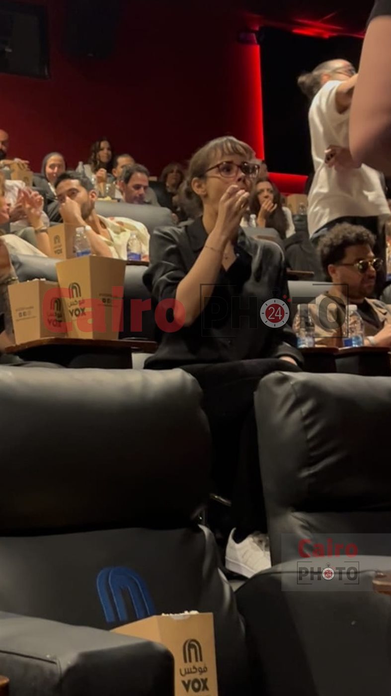  نور عمرو دياب تدعم والدتها شيرين رضا وتظهر مع حبيبها في العرض الخاص لـ في عز الظهر