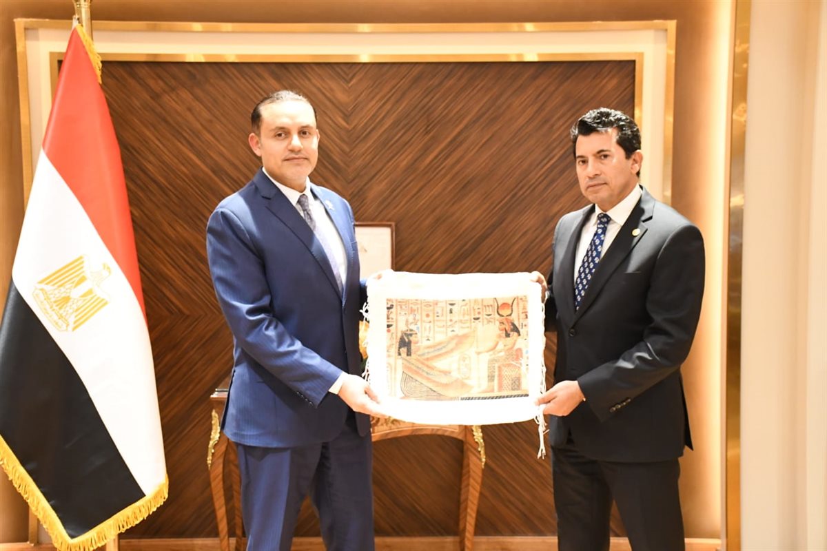 استقبال وزير الرياضة للسفير القطري بالقاهرة (4)