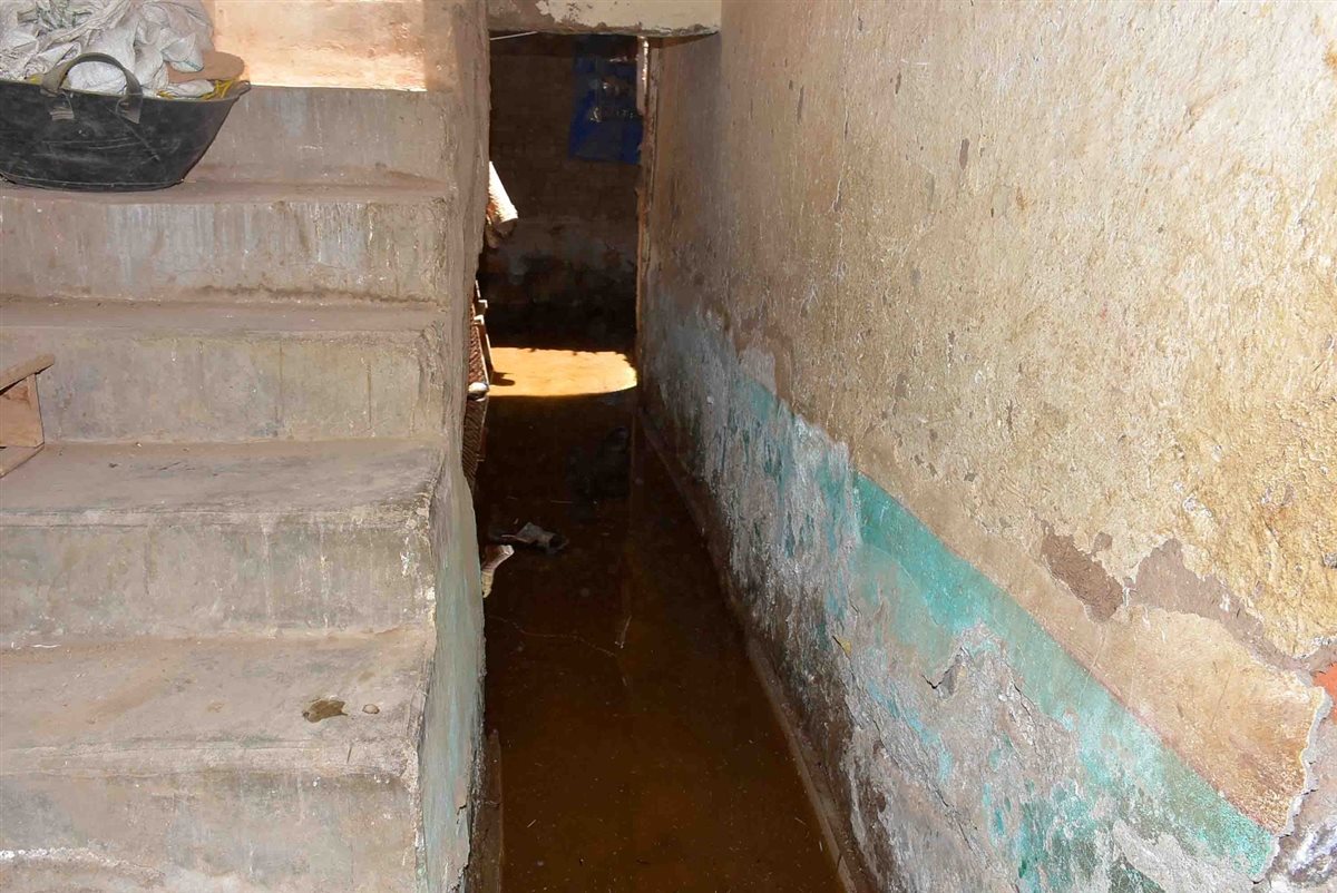 محافظ الأقصر يتابع مشكلة المياة السطحية بالنمسا