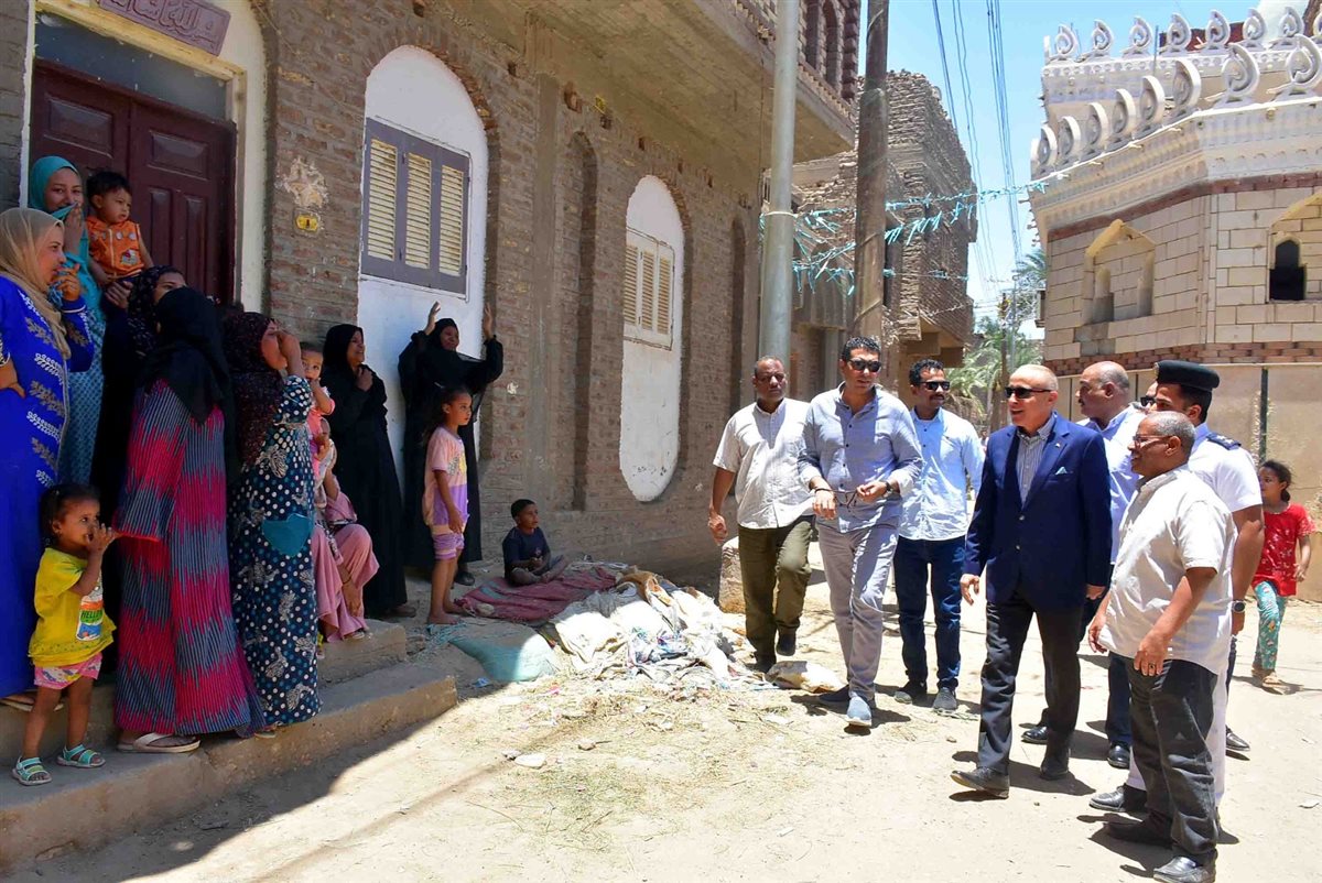 محافظ الأقصر يتابع مشكلة المياة السطحية بالنمسا