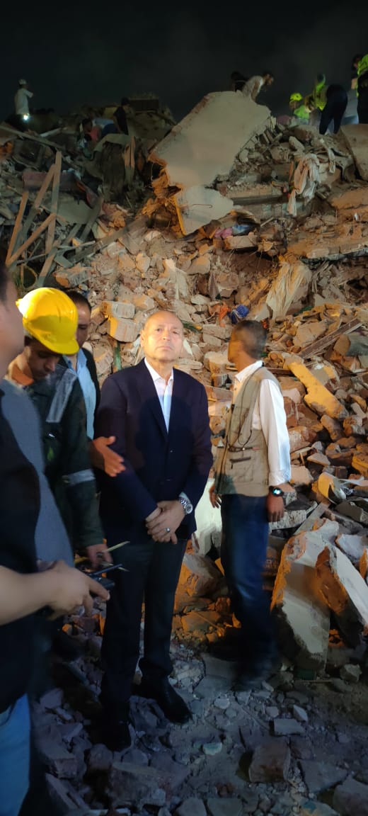 محافظ القاهرة يتفقد عقار السيدة زينب المنهار 