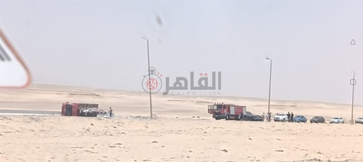 إصابة شخصين في انقلاب سيارة نقل محملة بزجاج بالفيوم 