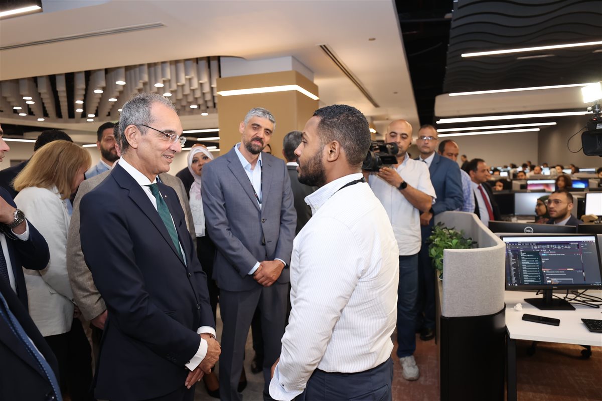 وزير الاتصالات 