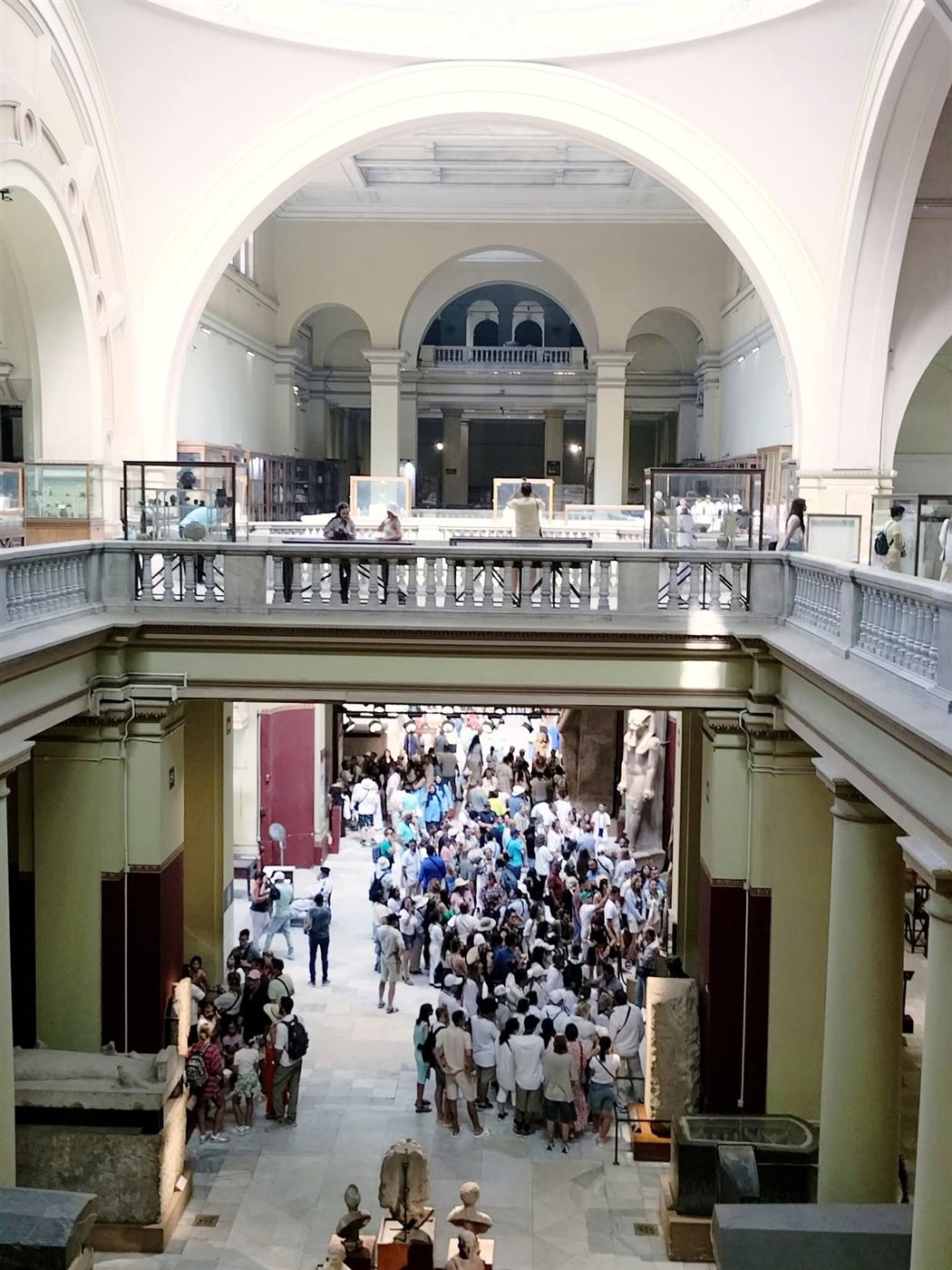 إقبال كبير من السائحين على زيارة المتحف المصري بالتحرير 