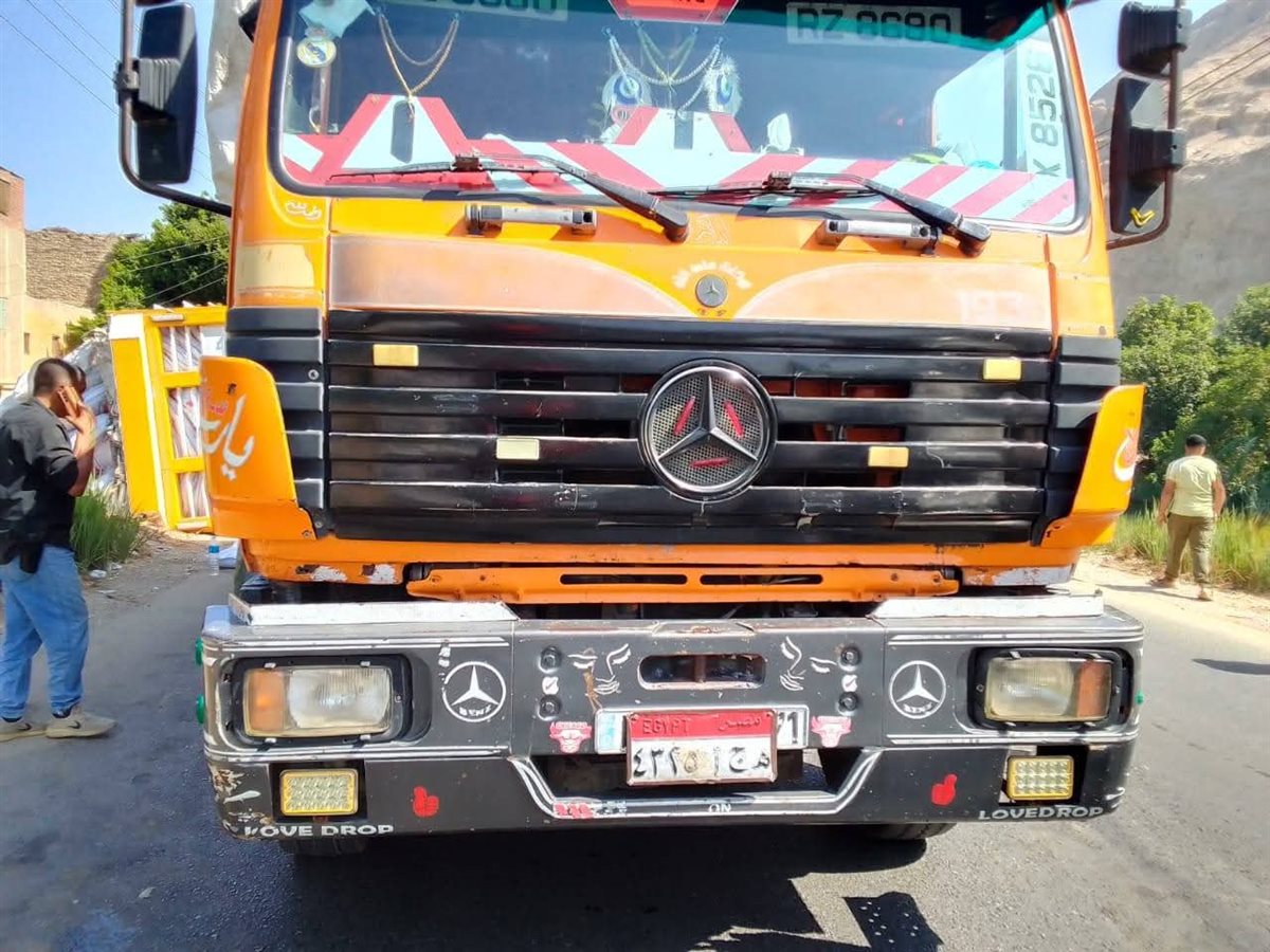 انقلاب تريلا محملة بالردة بأسيوط