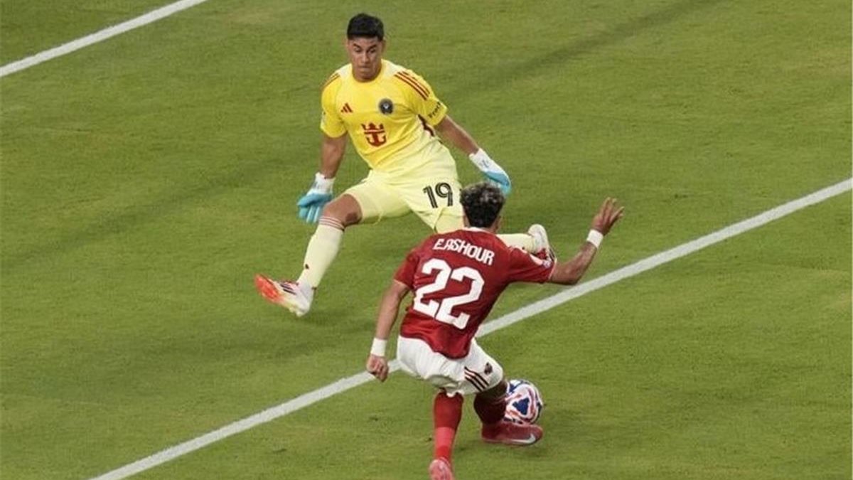 <strong>أوستاري حارس إنتر ميامي أمام الأهلي</strong>