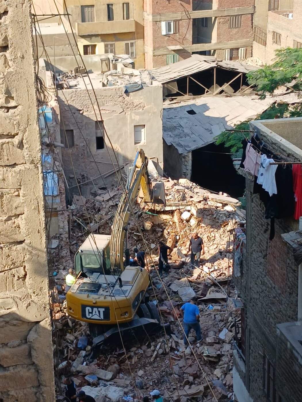 العقار المنهار