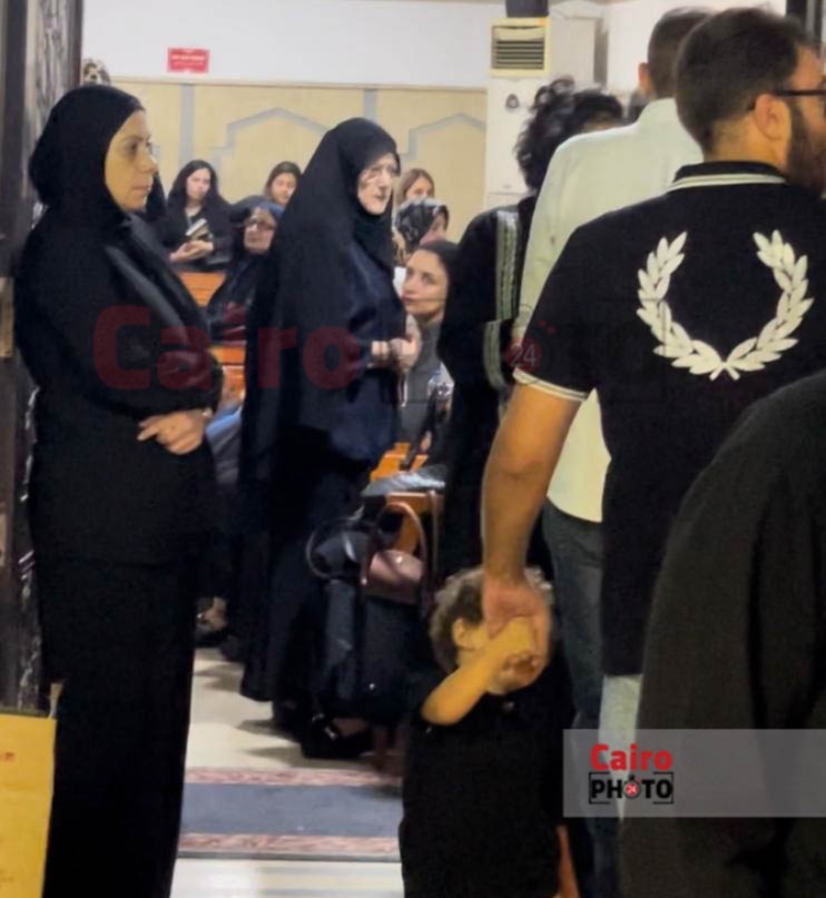 شمس البارودي تستقبل عزاء شقيق الفنان حسن يوسف بمدينة نصر