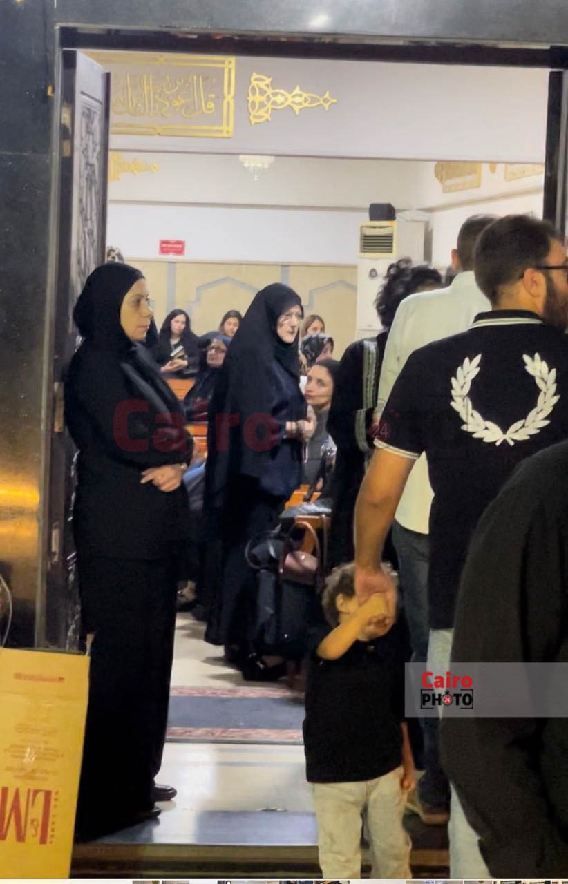 شمس البارودي تستقبل عزاء شقيق الفنان حسن يوسف بمدينة نصر