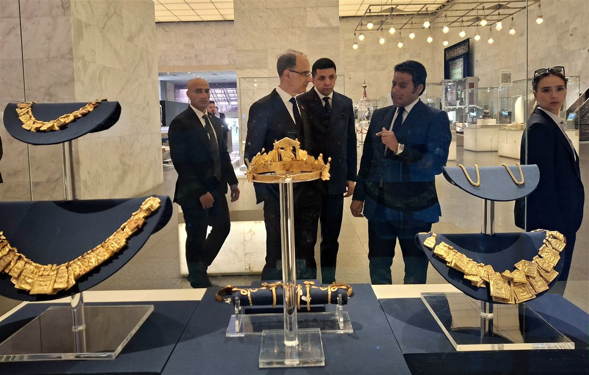 رئيس وزراء صربيا في زيارة لمتحف الحضارة 