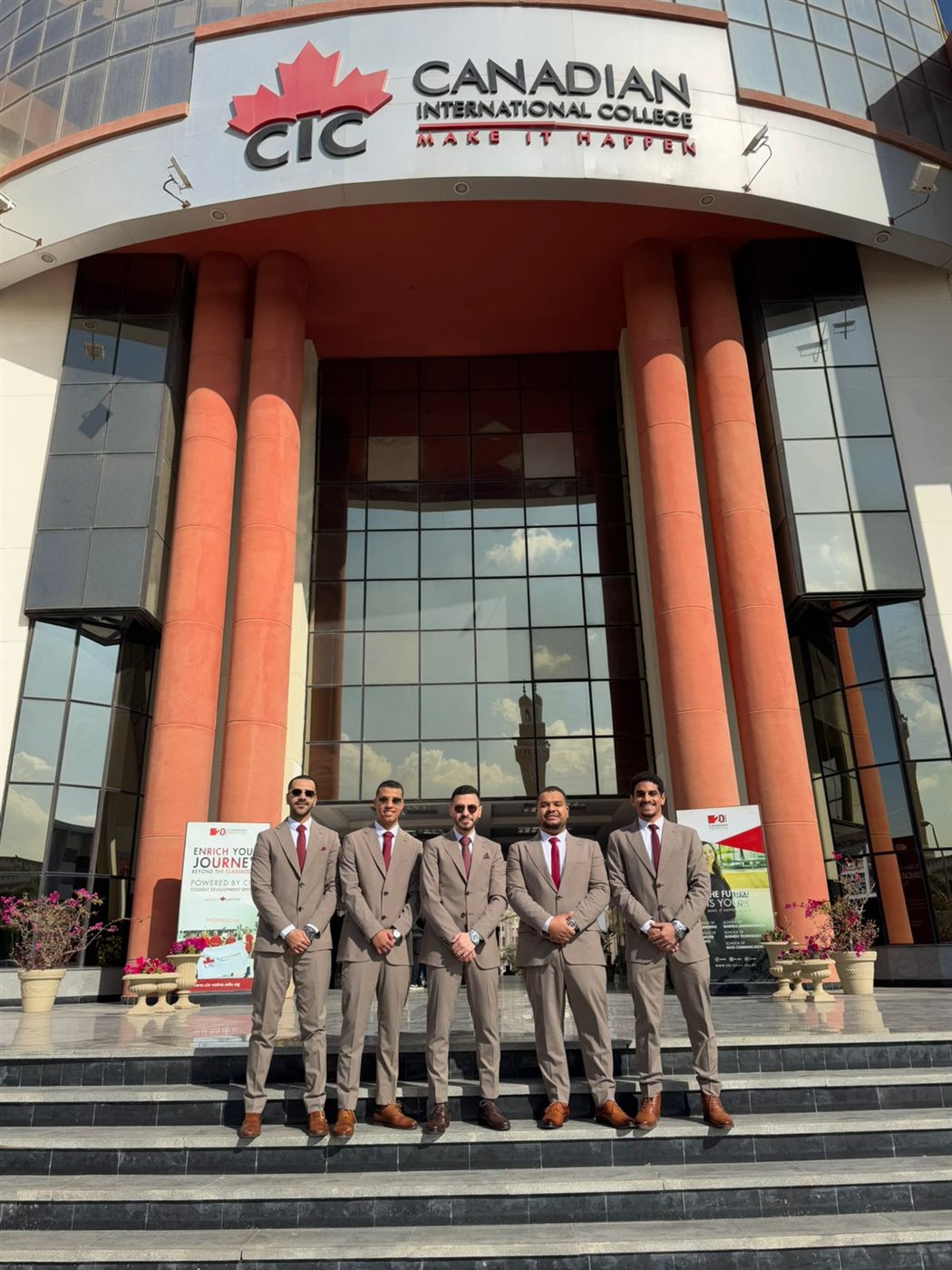 كرسي ذكي لمساعدة ذوي الإعاقة الحركية على الوقوف