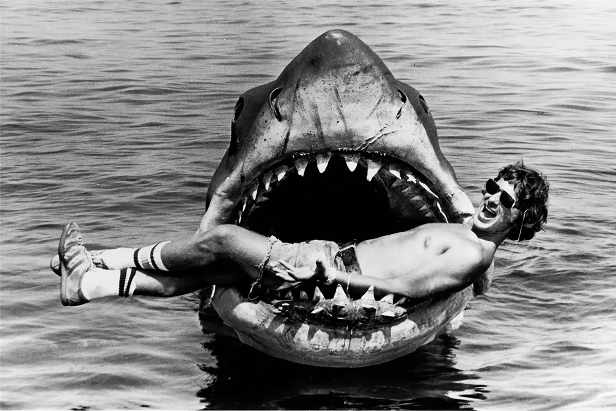 المخرج ستيفن سبيلبرج يكشف نوبة الهلع التي أصابته خلال تصوير فيلم Jaws