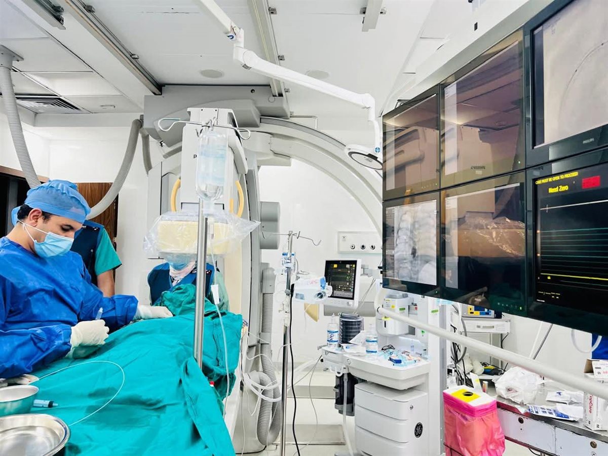 الفريق الطبي بهيئة الرعاية الصحية 