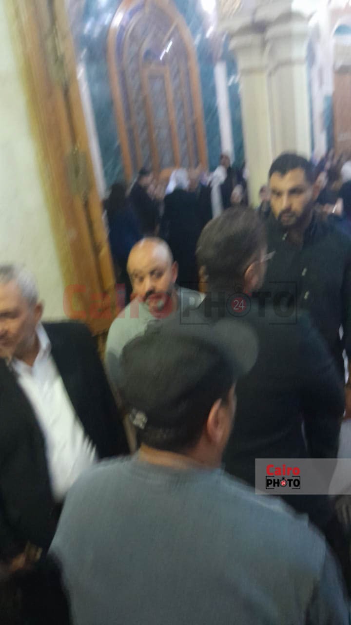 تامر حسني يقدم واجب العزاء في والدة المخرجة سارة وفيق بمسجد عمر مكرم