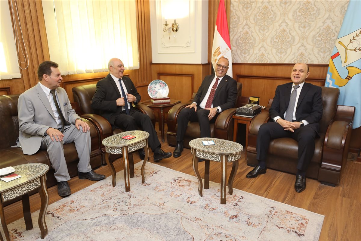 وزير العمل داخل محافظة كفر الشيخ