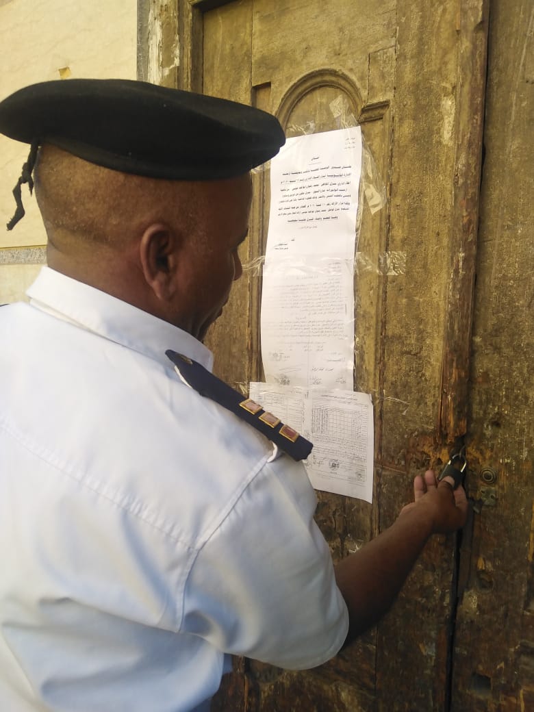 اخلاء مبنى إدارى ايل للسقوط بالأقصر