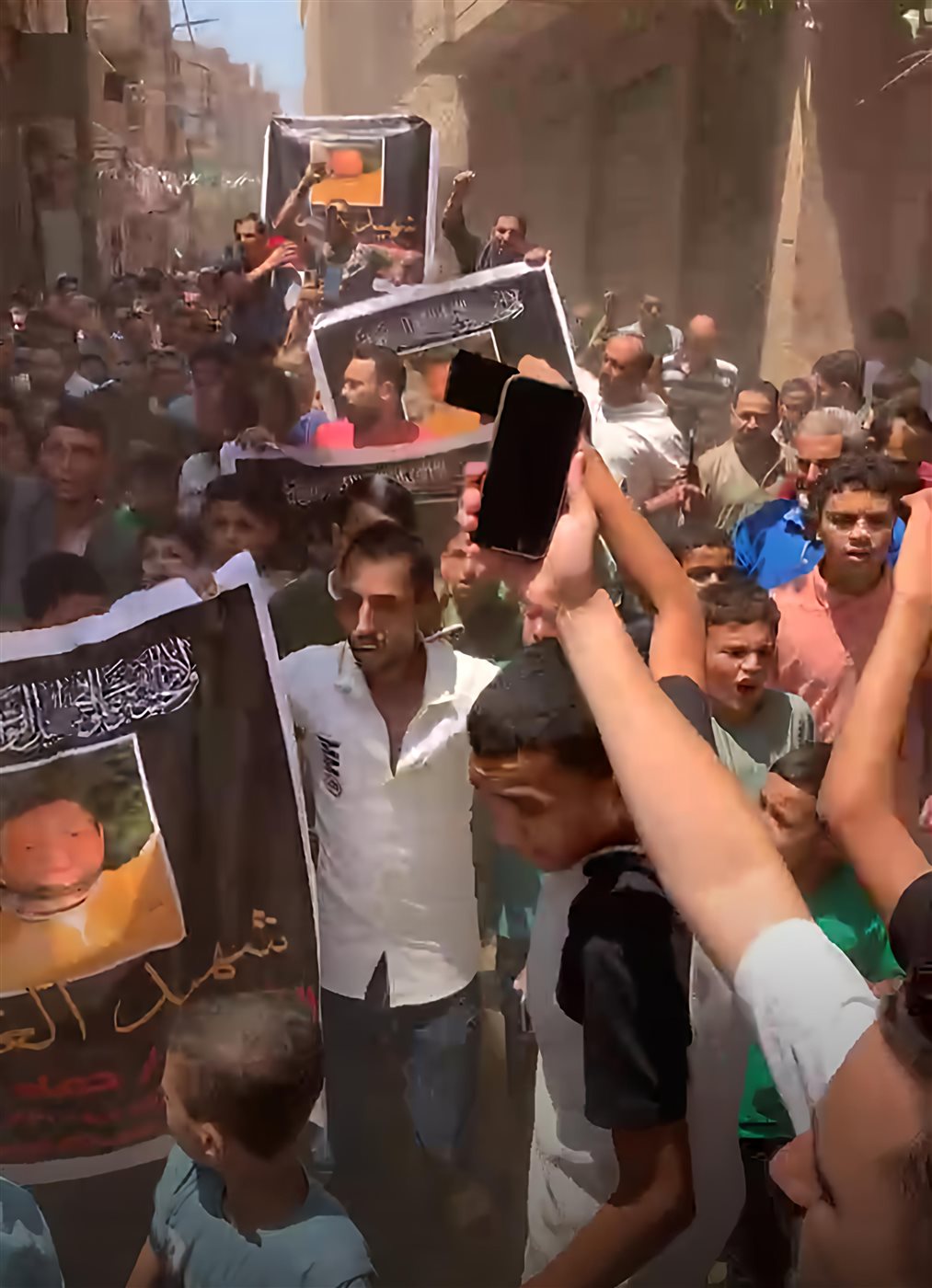 مسيرات فى كفر قورص بالمنوفية للمطالبة بالقصاص من المتهمين في مشاجرة أولاد العم