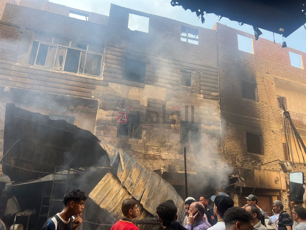 حريق بمحلات في سوق بمنطقة فيصل