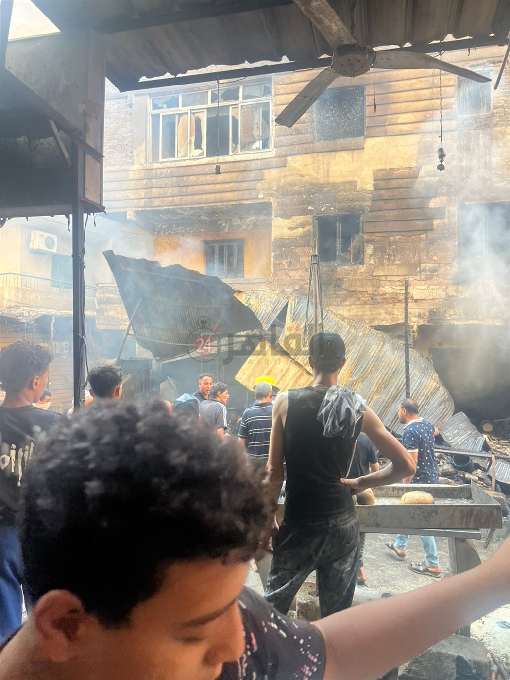 حريق بمحلات في سوق بمنطقة فيصل