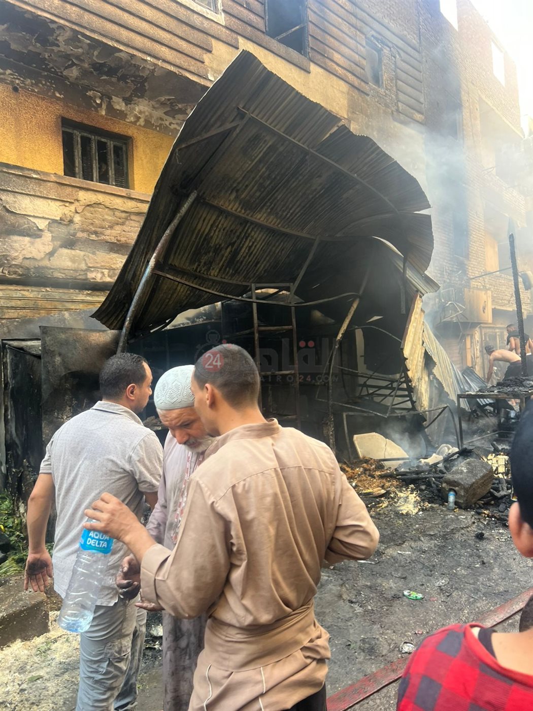 حريق بمحلات في سوق بمنطقة فيصل