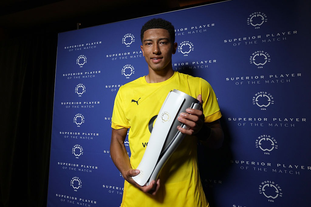 جوب بيلينجهام لاعب فريق بوروسيا دورتموند الألماني