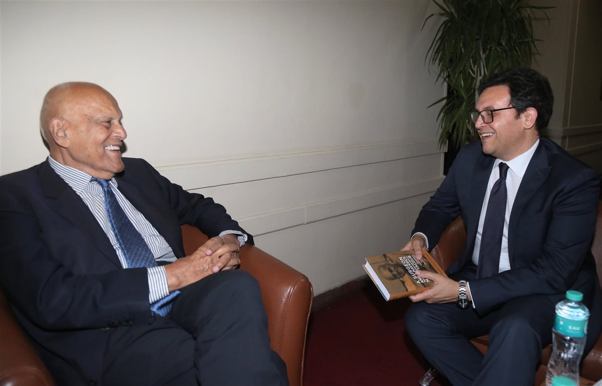 الوزير يستقبل الدكتور مجدي يعقوب