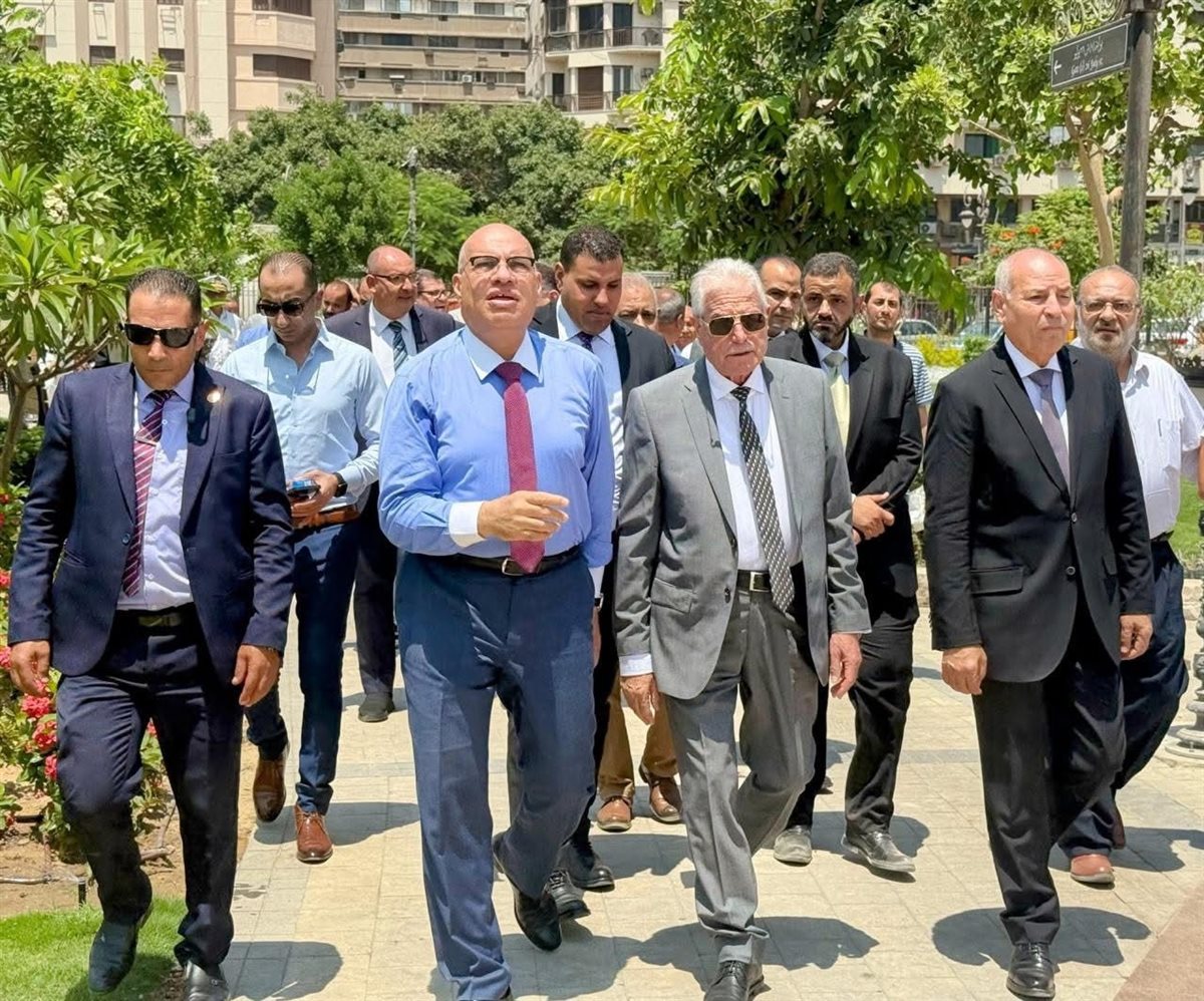 جولة لمتابعة أعمال تطوير حديقة الأزبكية 