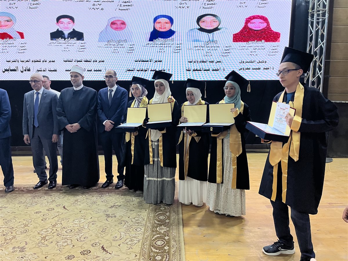 محافظ شمال سيناء سيناء يكرم أوائل الشهادتين الإعدادية والأزهرية