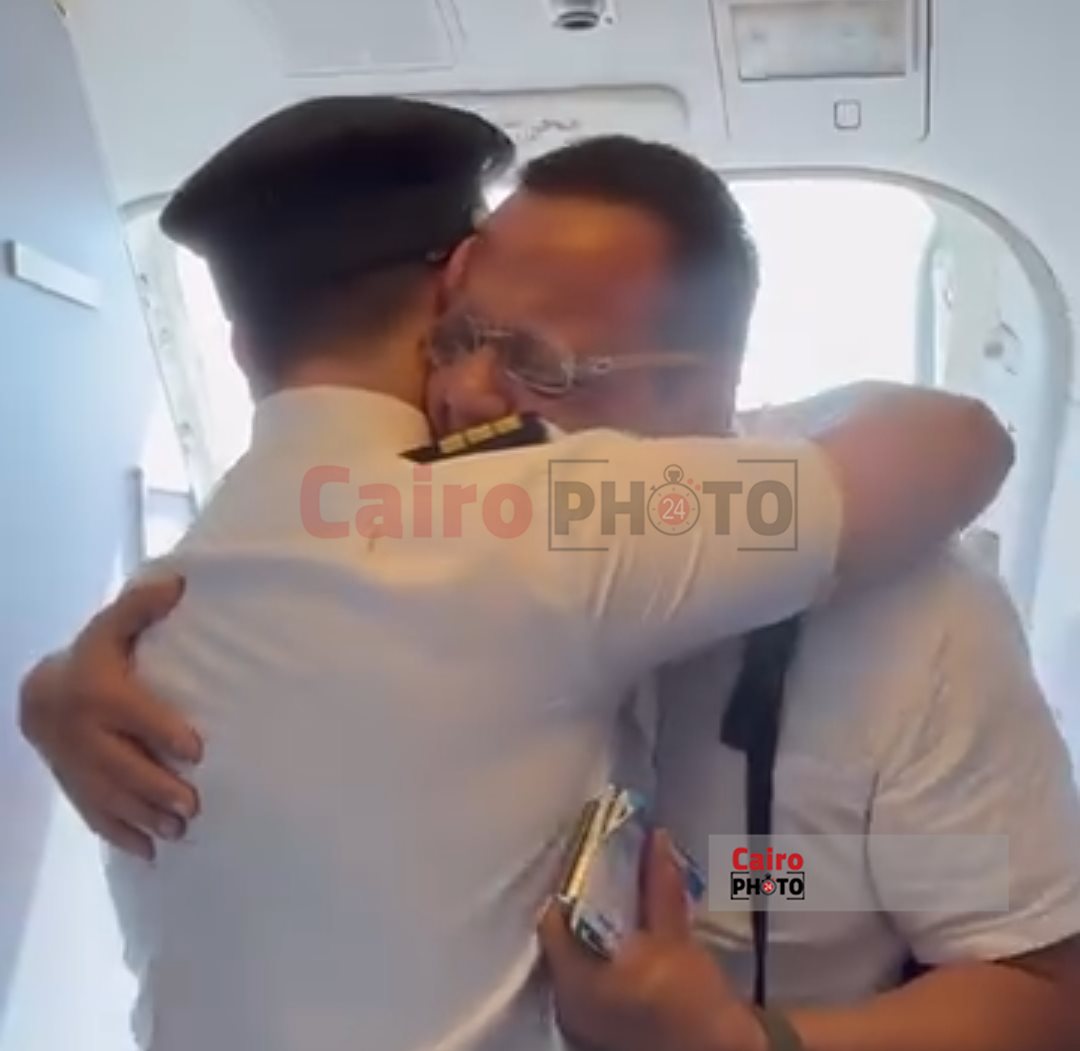 مشهد لقاء الأب بالطائرة 