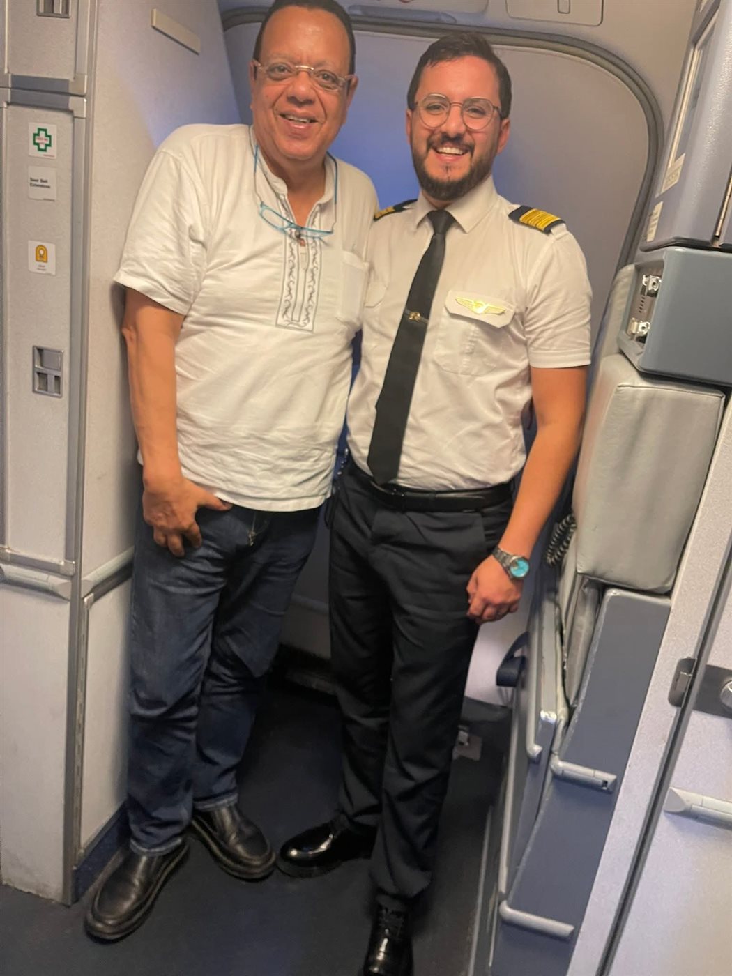 مشهد لقاء الأب بالطائرة 