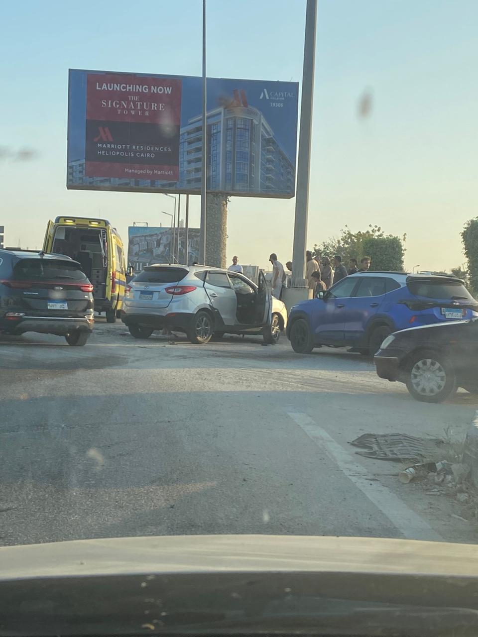 حادث انقلاب سيارة أمام مول أركان بالشيخ زايد