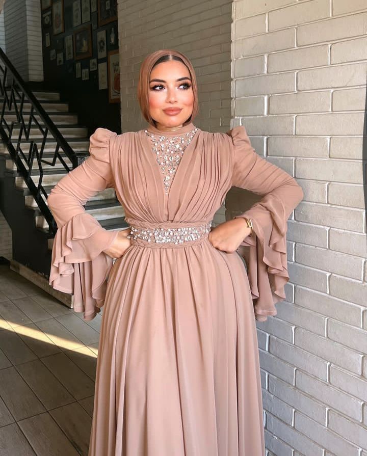 ألوان فساتين السهرة في 2025