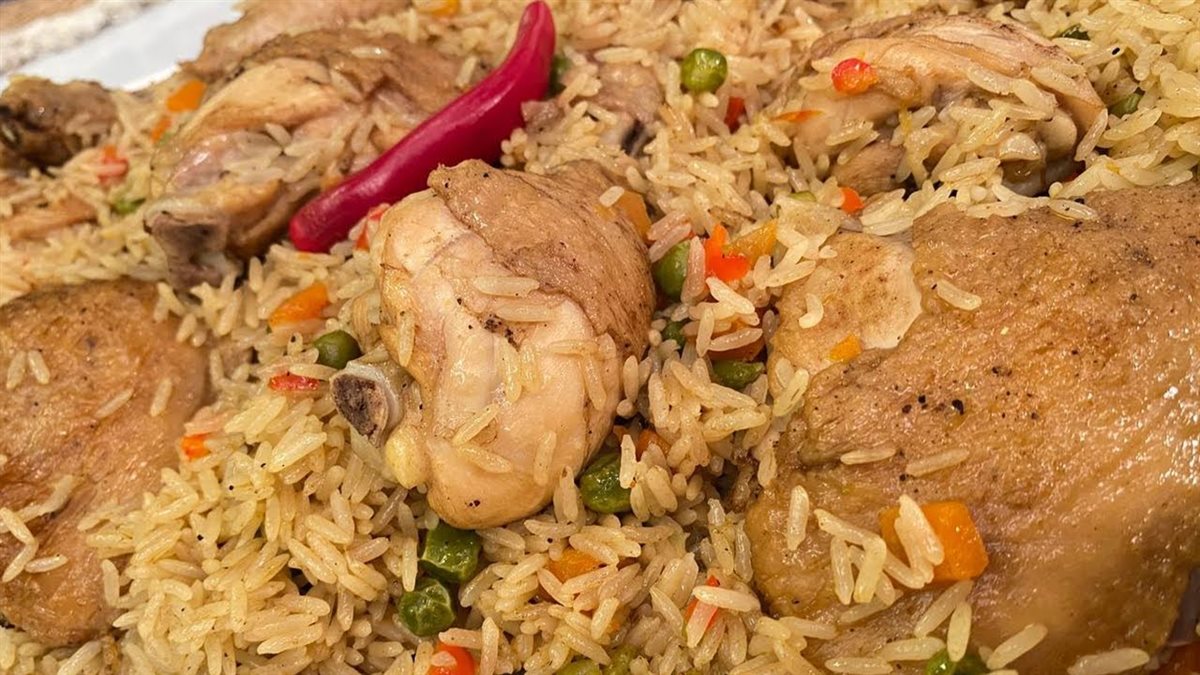 مكونات صينية أرز بالدجاج