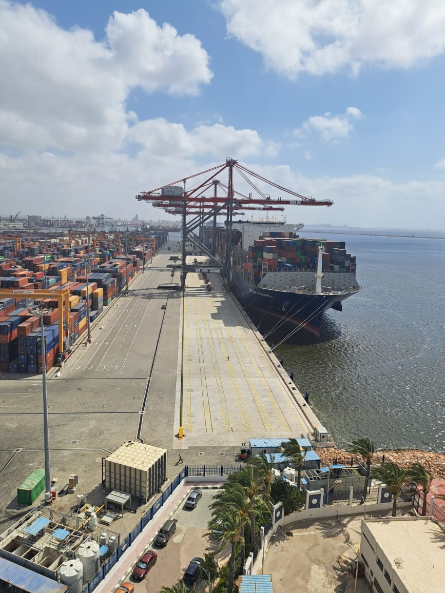 سفينتين عملاقتين 