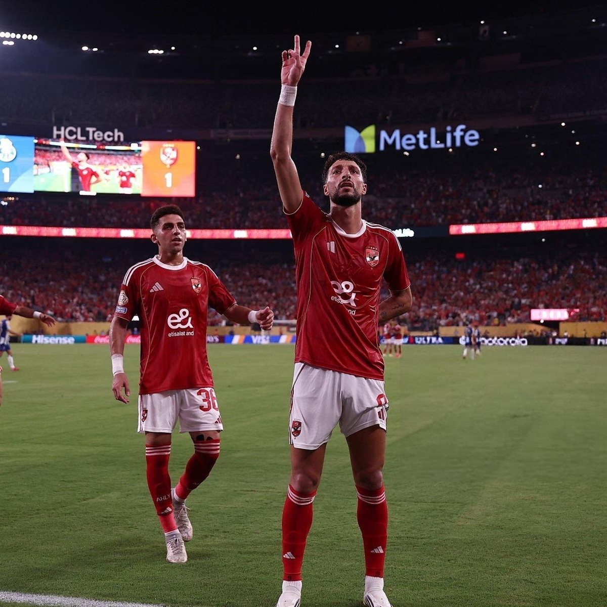 احتفال وسام أبو علي بهدفه في مرمى بورتو