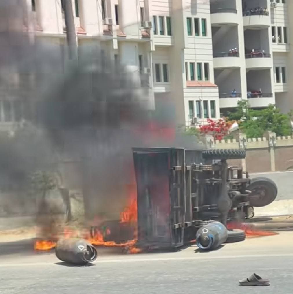 جانب من الحريق