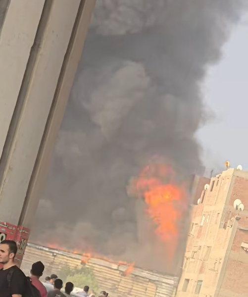 <strong>حريق داخل مخزن دهانات </strong>