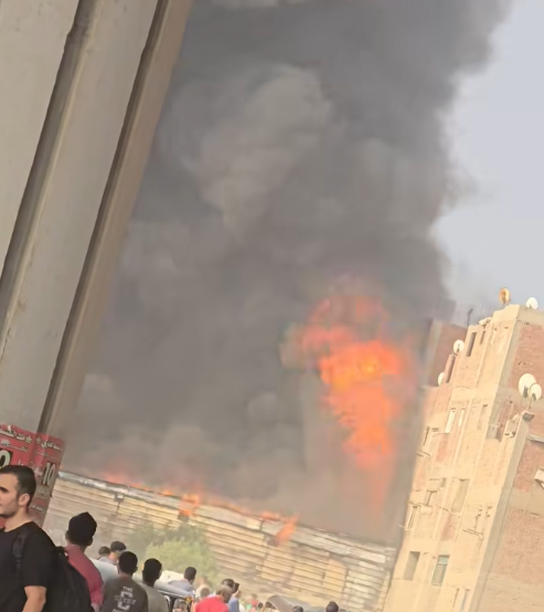 <strong>حريق داخل مخزن دهانات </strong>