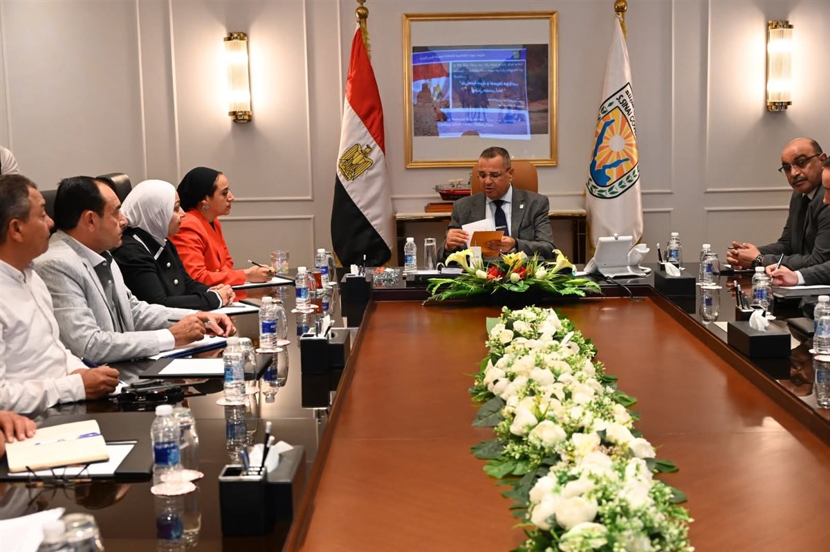 محافظ جنوب سيناء خلال الاجتماع