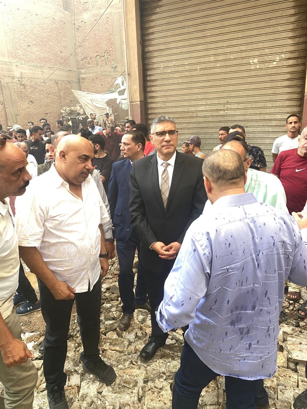 محافظ الجيزة من مكان  حريق مخزن الدهانات بالبراجيل