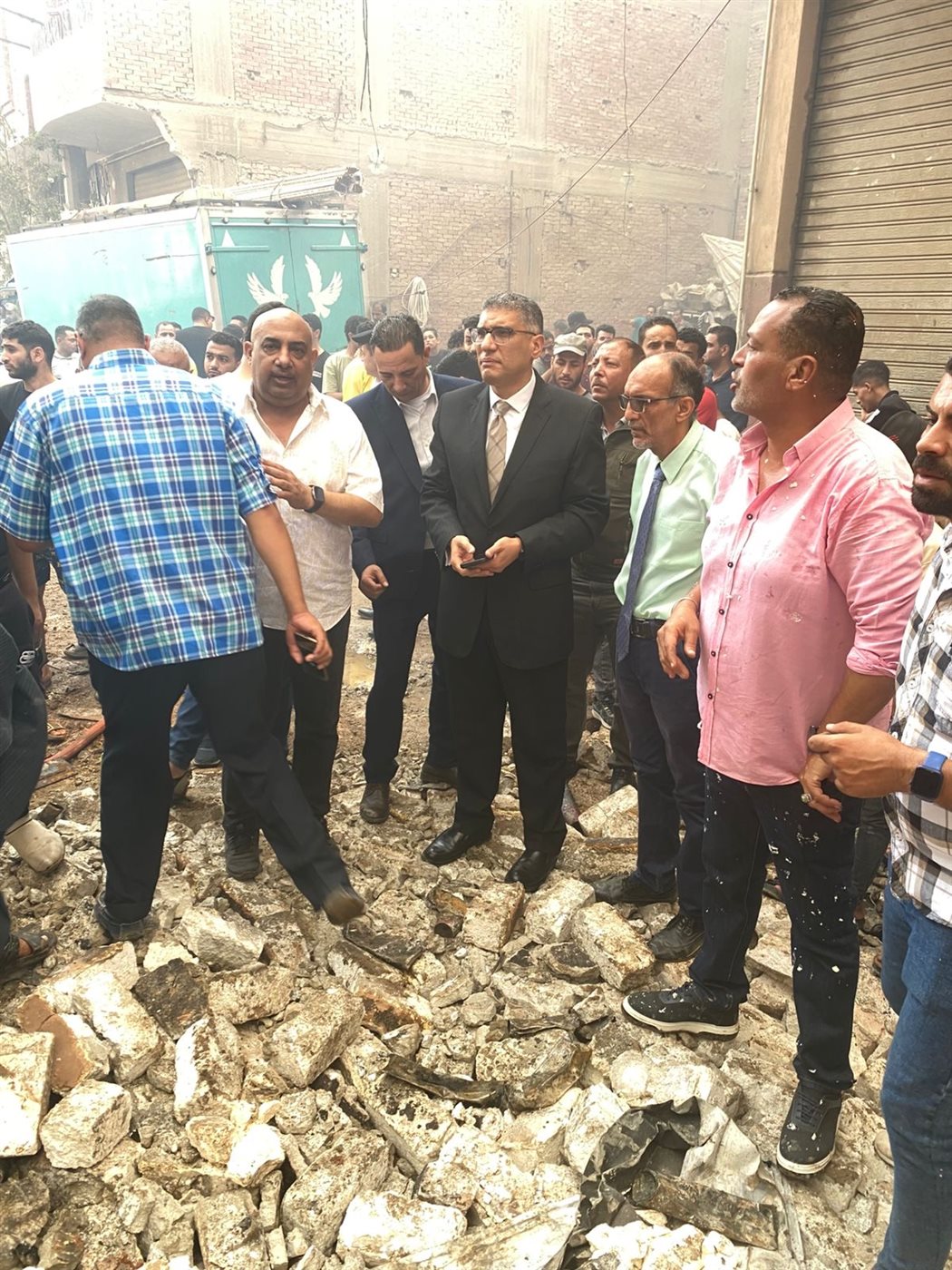 محافظ الجيزة من مكان  حريق مخزن الدهانات بالبراجيل